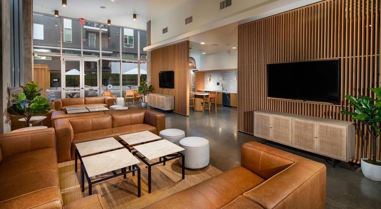 Modern Los Angeles